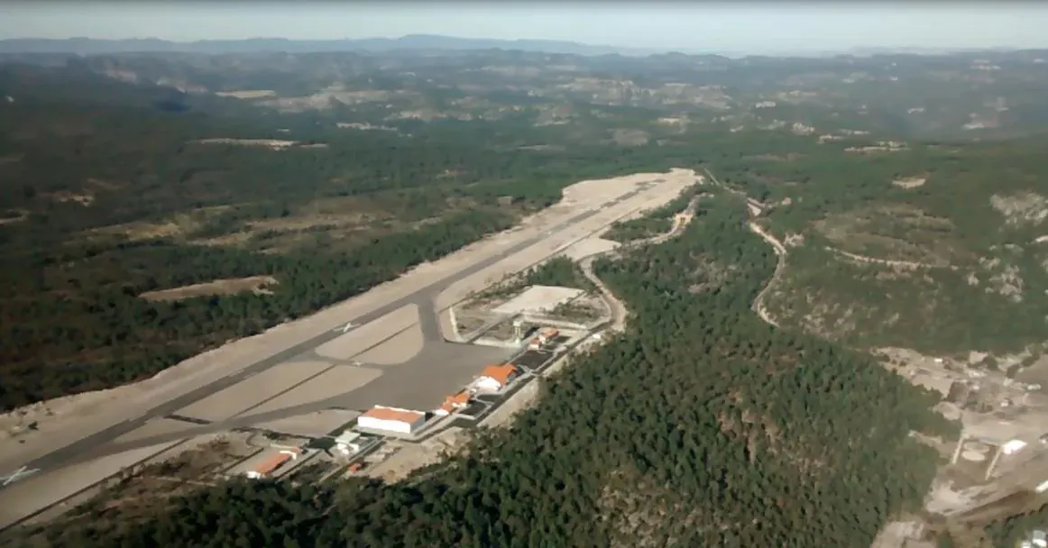 Vista aérea de la pista del Aeropuerto de Creel